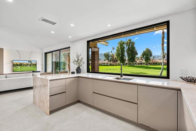 391 Gran Via, Palm Desert, CA 92260