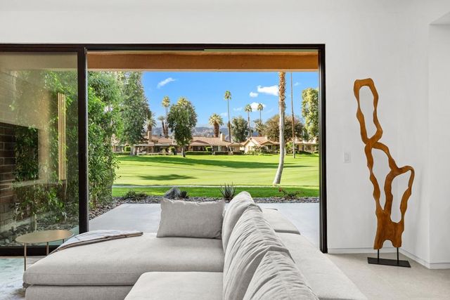 391 Gran Via, Palm Desert, CA 92260