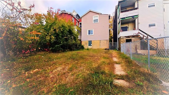 735 Boquet St, Mckees Rocks, PA 15136