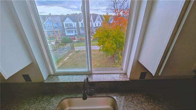 735 Boquet St, Mckees Rocks, PA 15136