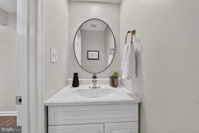 3926 COLLIS OAK CT, Fairfax, VA 22033