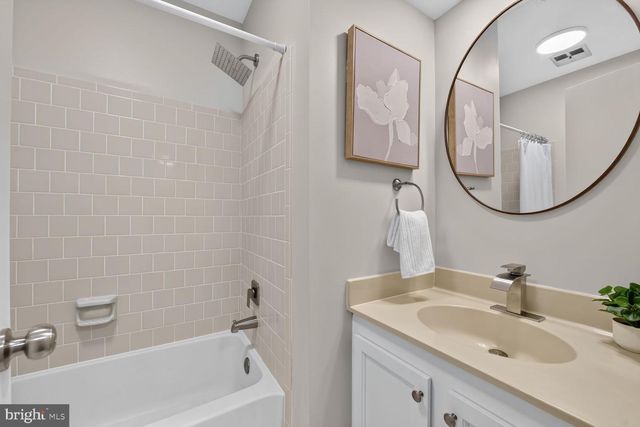 3926 COLLIS OAK CT, Fairfax, VA 22033