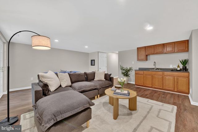 3926 COLLIS OAK CT, Fairfax, VA 22033