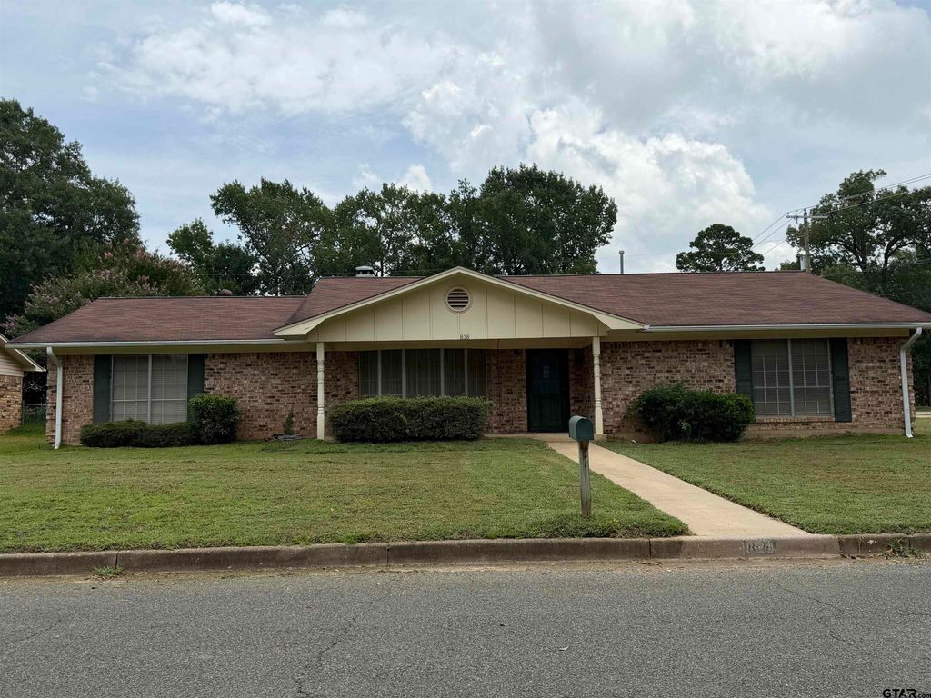 828 Willow Creek, Jacksonville, TX 75766