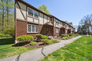 7 Derbyshire 7, Derby, CT 06418