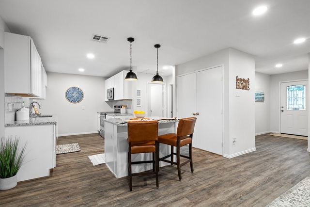 1050 Winterwood Drive, Lewisville, TX 75067