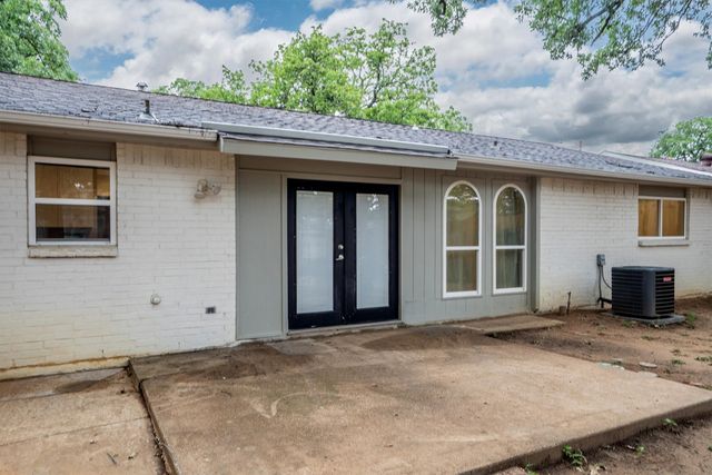 1050 Winterwood Drive, Lewisville, TX 75067