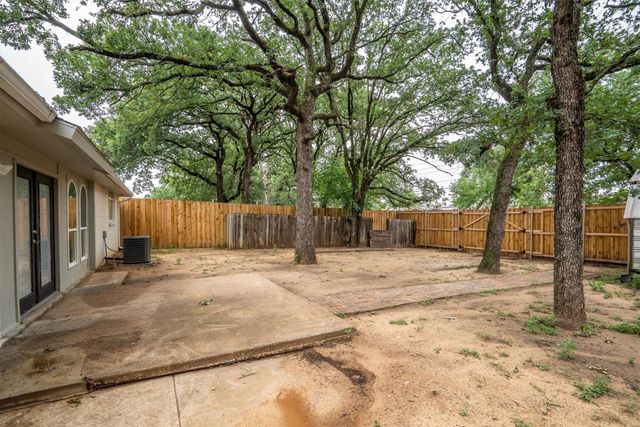 1050 Winterwood Drive, Lewisville, TX 75067