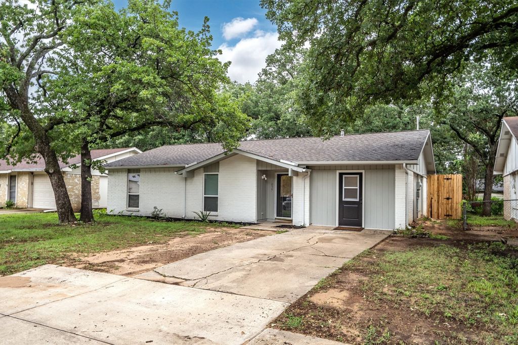 1050 Winterwood Drive, Lewisville, TX 75067