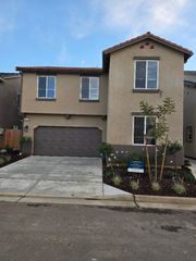 2913 E Escarpa Drive, Fresno, CA 93730