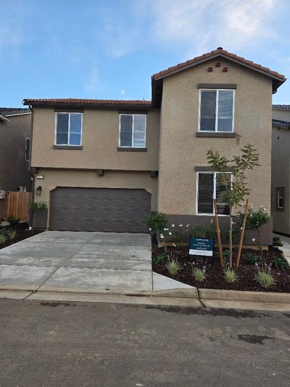 2913 E Escarpa Drive, Fresno, CA 93730