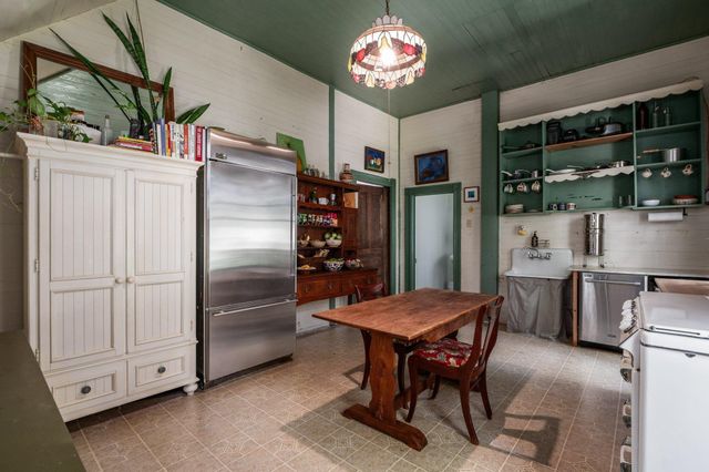 124 N Hamilton ST, Gonzales, TX 78629