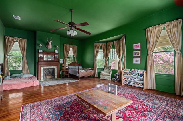 124 N Hamilton ST, Gonzales, TX 78629