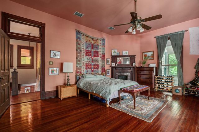 124 N Hamilton ST, Gonzales, TX 78629