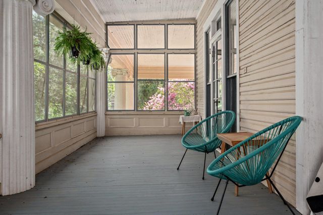 124 N Hamilton ST, Gonzales, TX 78629