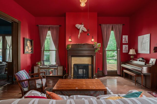 124 N Hamilton ST, Gonzales, TX 78629