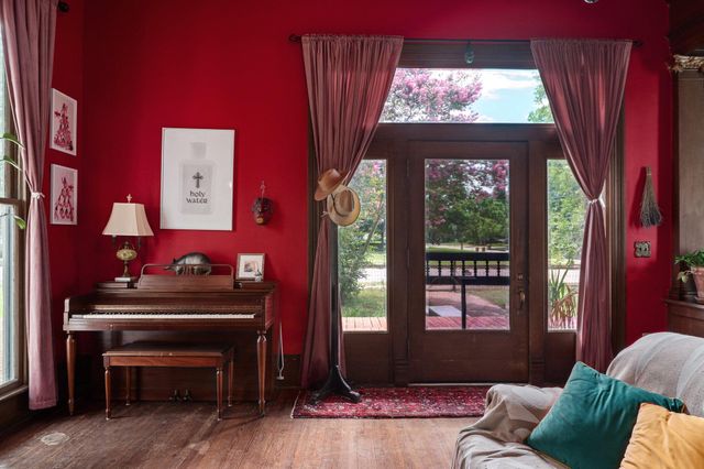 124 N Hamilton ST, Gonzales, TX 78629