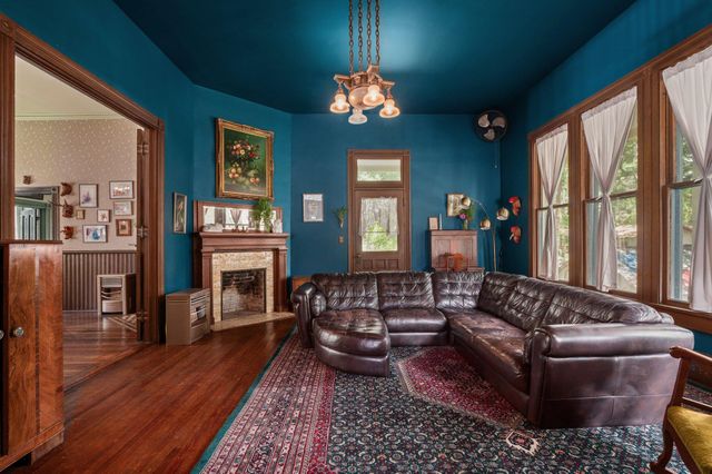 124 N Hamilton ST, Gonzales, TX 78629