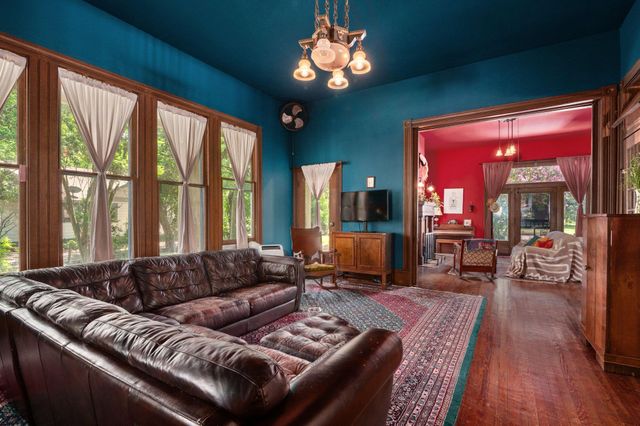 124 N Hamilton ST, Gonzales, TX 78629