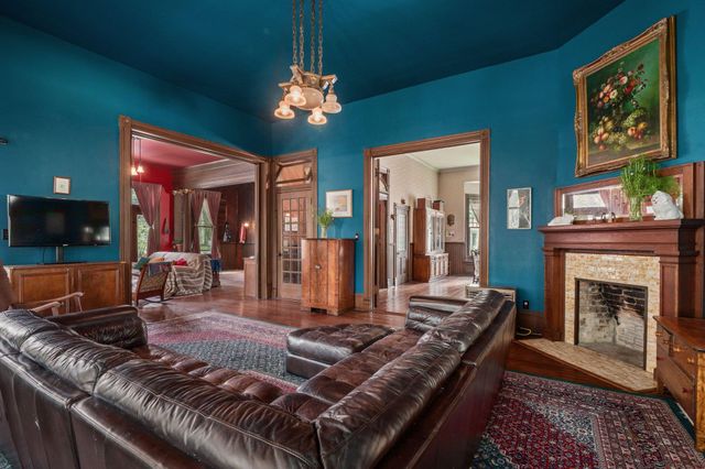 124 N Hamilton ST, Gonzales, TX 78629