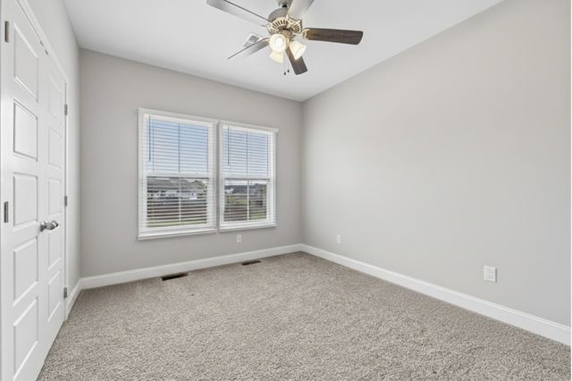 1050 Spicer Dr, Clarksville, TN 37042