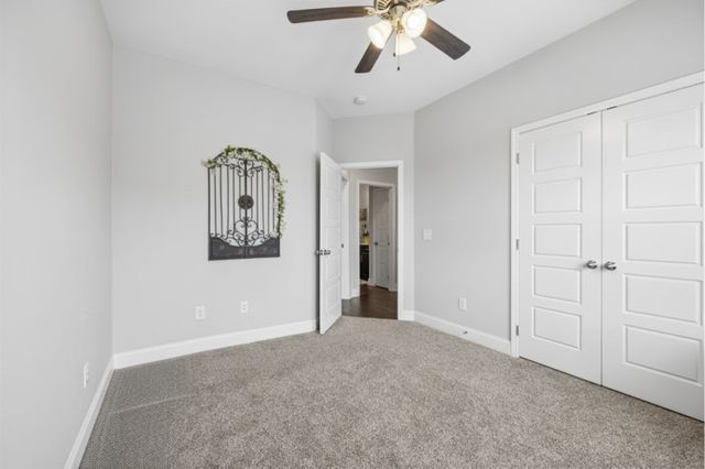 1050 Spicer Dr, Clarksville, TN 37042