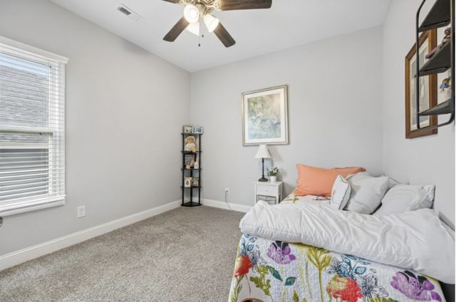 1050 Spicer Dr, Clarksville, TN 37042