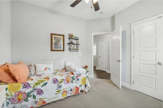 1050 Spicer Dr, Clarksville, TN 37042