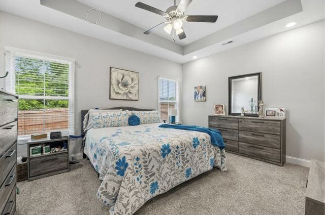 1050 Spicer Dr, Clarksville, TN 37042