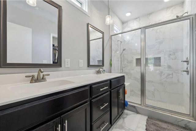 1050 Spicer Dr, Clarksville, TN 37042