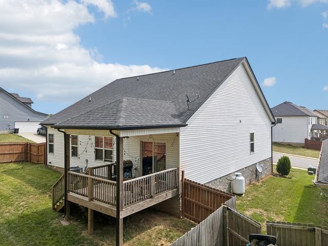 1050 Spicer Dr, Clarksville, TN 37042