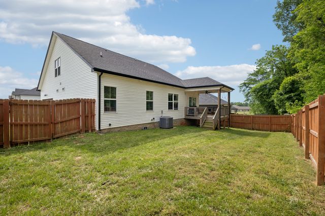 1050 Spicer Dr, Clarksville, TN 37042