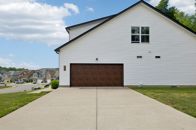 1050 Spicer Dr, Clarksville, TN 37042