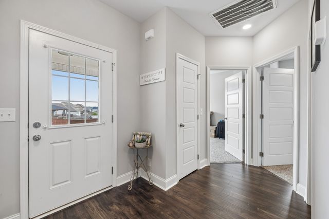 1050 Spicer Dr, Clarksville, TN 37042