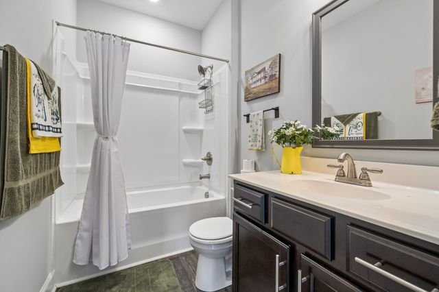 1050 Spicer Dr, Clarksville, TN 37042