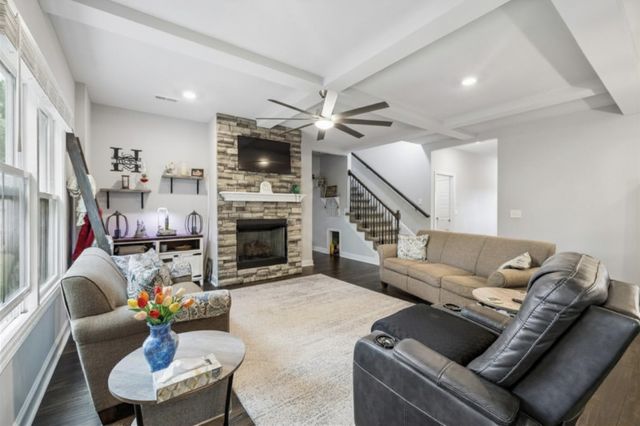 1050 Spicer Dr, Clarksville, TN 37042