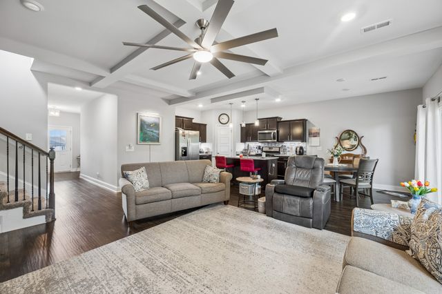 1050 Spicer Dr, Clarksville, TN 37042