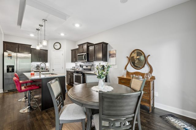 1050 Spicer Dr, Clarksville, TN 37042