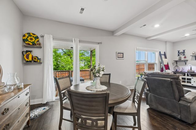 1050 Spicer Dr, Clarksville, TN 37042