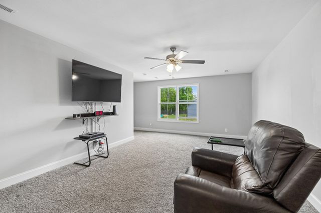 1050 Spicer Dr, Clarksville, TN 37042