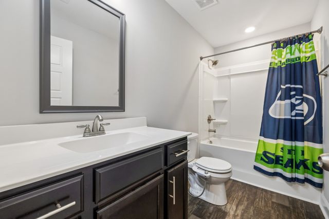 1050 Spicer Dr, Clarksville, TN 37042