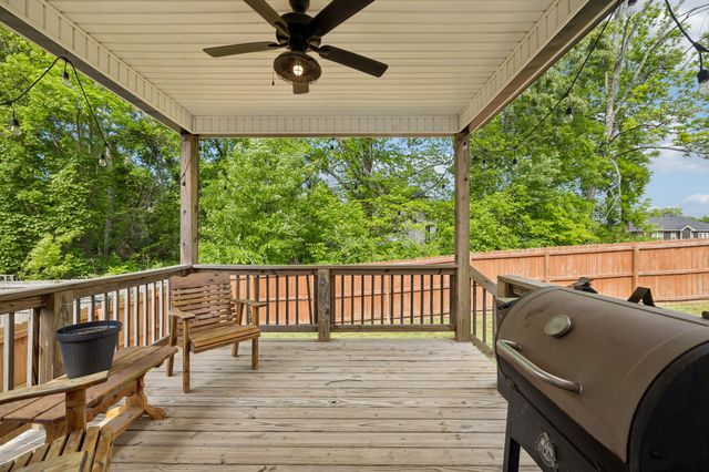 1050 Spicer Dr, Clarksville, TN 37042