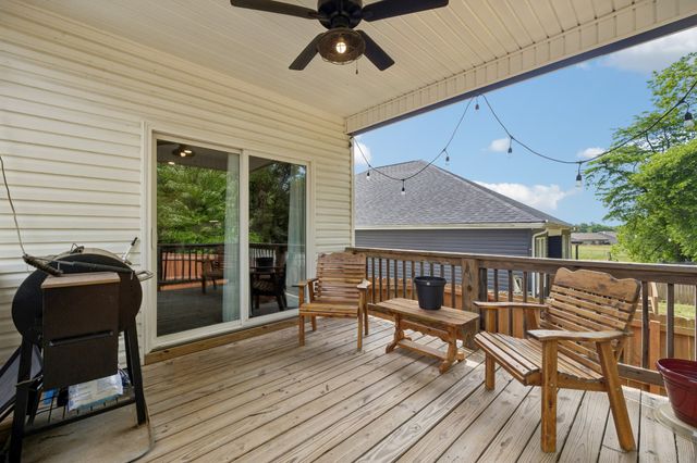 1050 Spicer Dr, Clarksville, TN 37042