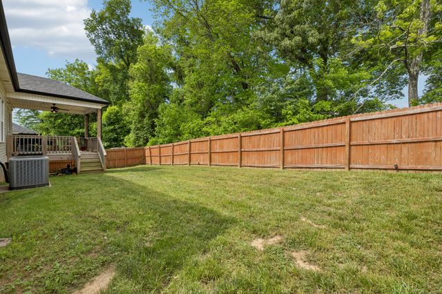 1050 Spicer Dr, Clarksville, TN 37042