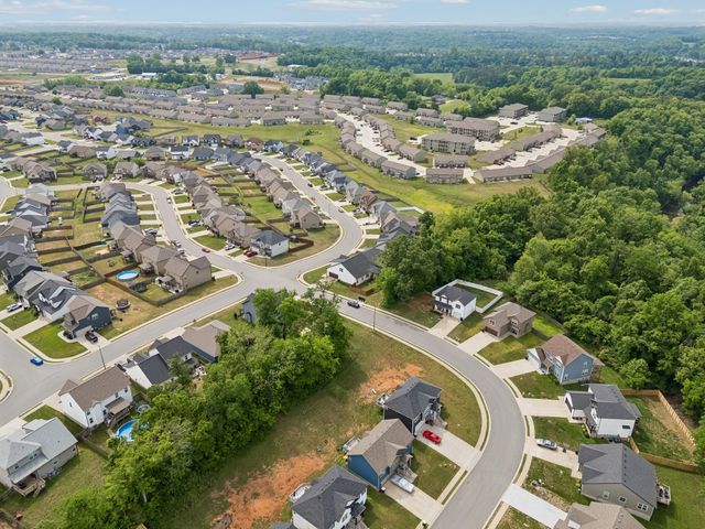 1050 Spicer Dr, Clarksville, TN 37042