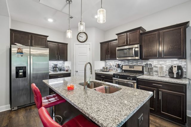 1050 Spicer Dr, Clarksville, TN 37042