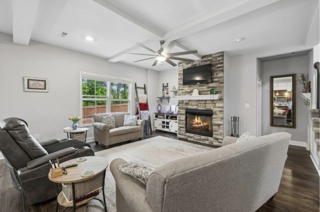 1050 Spicer Dr, Clarksville, TN 37042