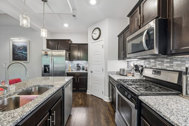 1050 Spicer Dr, Clarksville, TN 37042