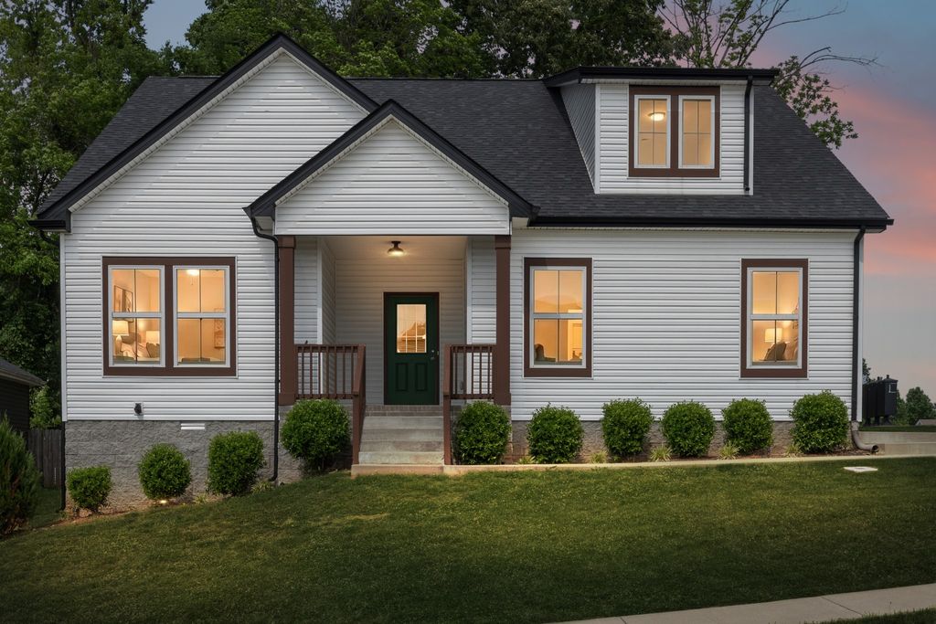 1050 Spicer Dr, Clarksville, TN 37042