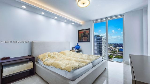 185 SW 7 th street 2911, Miami, FL 33130